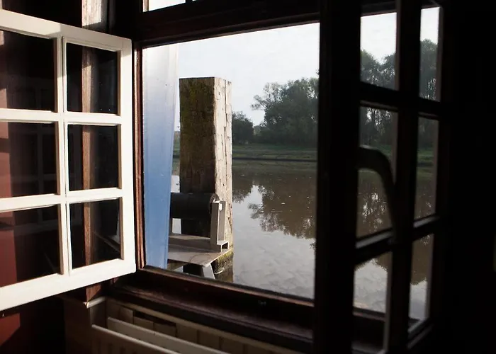 Boat Hotel De Barge